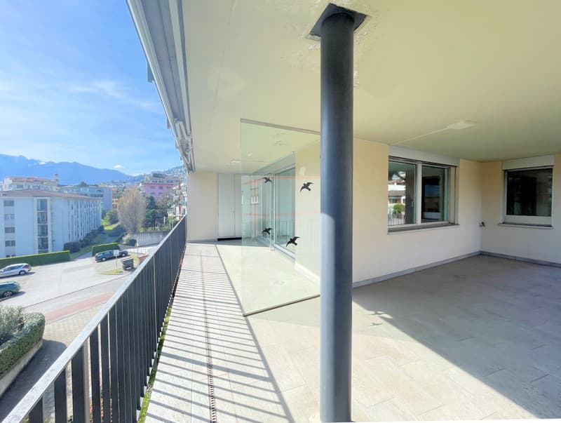 Appartamento con grande terrazza coperta in zona comoda e strategica (10)