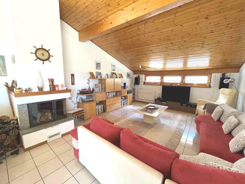 Casa con ampio giardino ben curato in zona tranquilla e soleggiata (10)
