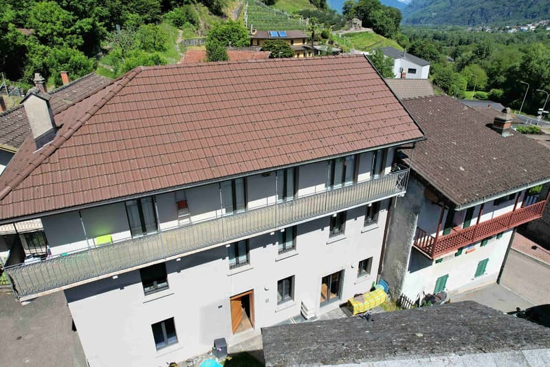 Casa molto ben ristrutturata con appartamenti di 4,5 locali duplex + 2,5 locali al PT (2)