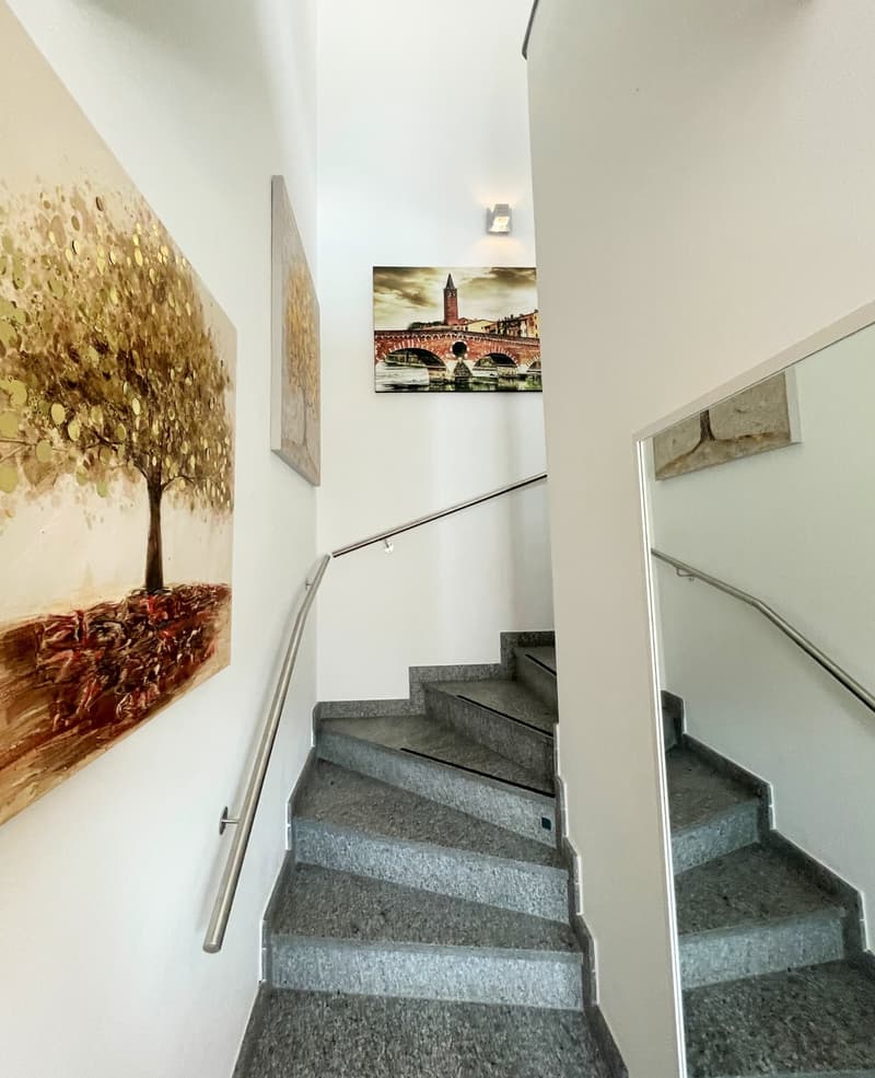 Casa molto ben ristrutturata con appartamenti di 4,5 locali duplex + 2,5 locali al PT (13)
