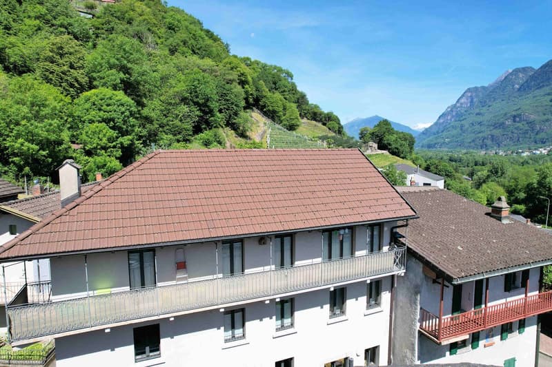 Casa molto ben ristrutturata con appartamenti di 4,5 locali duplex + 2,5 locali al PT (3)