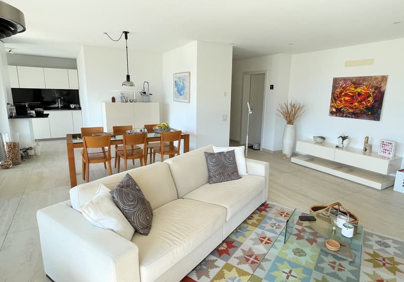 Elegante appartamento in collina con vista panoramica in esclusiva residenza (9)