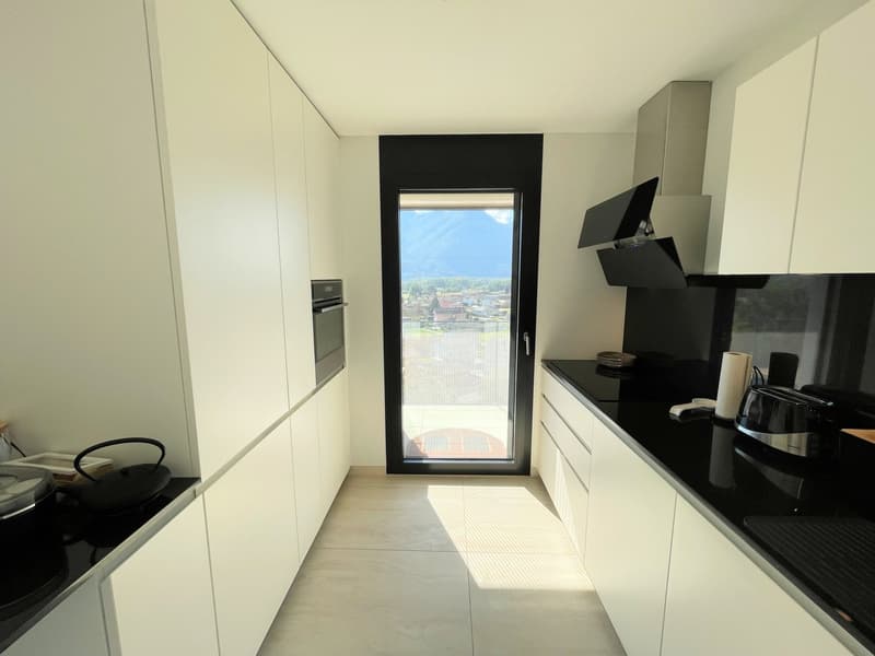 Elegante appartamento in collina con vista panoramica in esclusiva residenza (13)