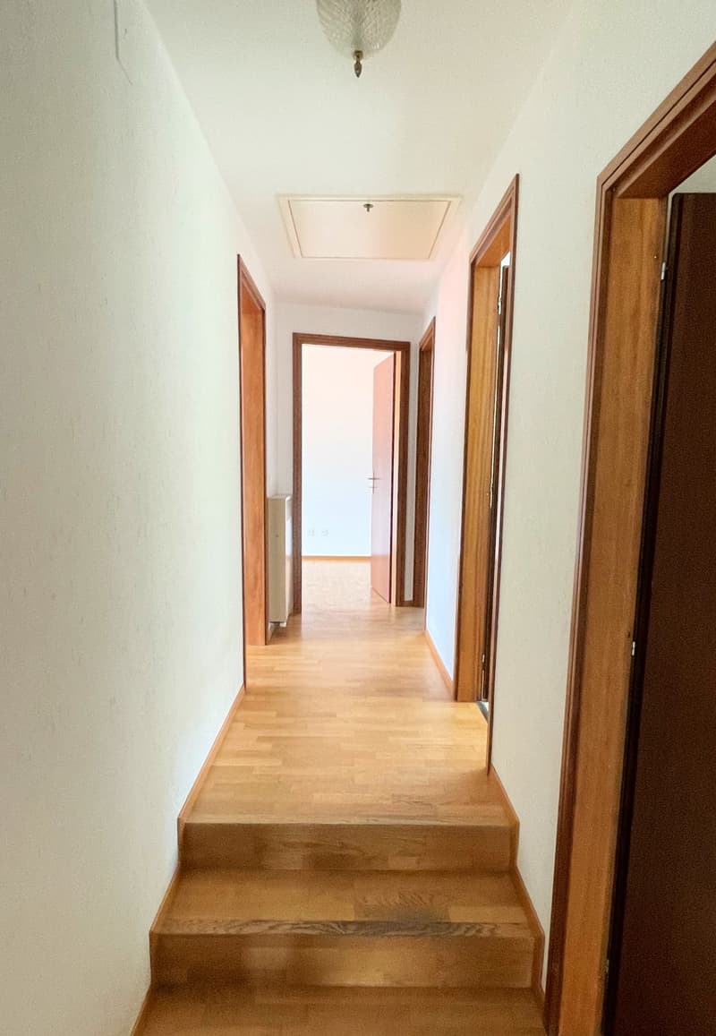 Spaziosa abitazione con grande terreno in zona residenziale (15)