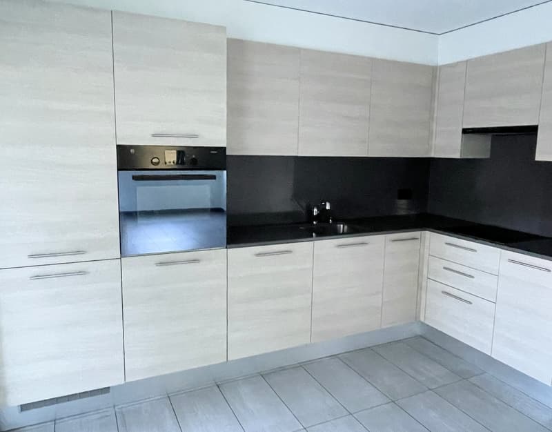 Appartamento con terrazza in zona tranquilla (13)