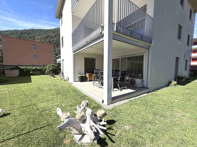 Appartamento con giardino privato in piccola ed elegante residenza (12)