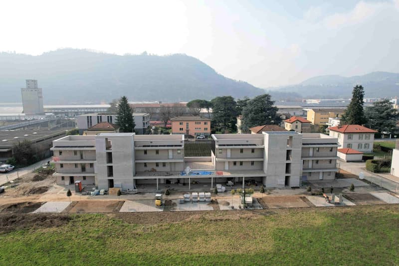 Nuovo appartamento con grande terrazza in zona comoda e strategica (2)