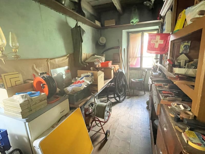Casa Ticinese da ristrutturare in zona centrale di nucleo villaggio (12)