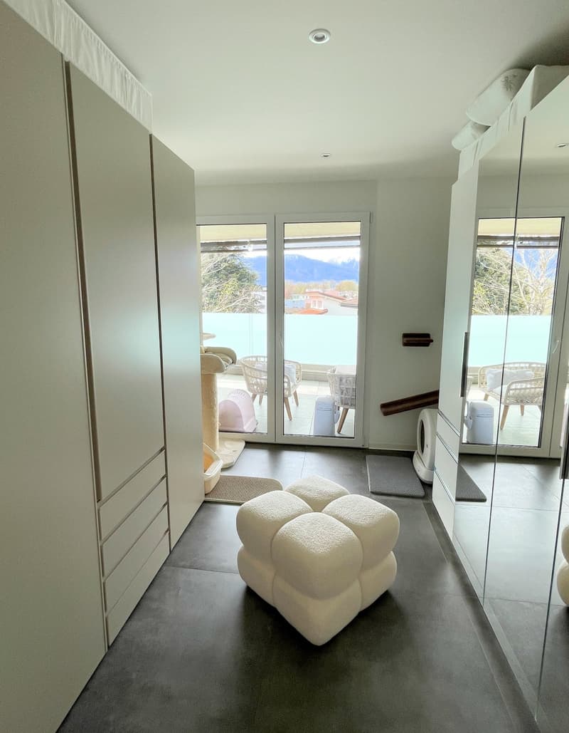 Appartamento con grande terrazza coperta in zona comoda e tranquilla (16)