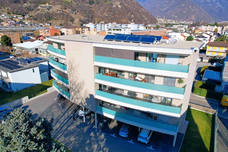 Appartamento con grande terrazza coperta in zona comoda e tranquilla (2)