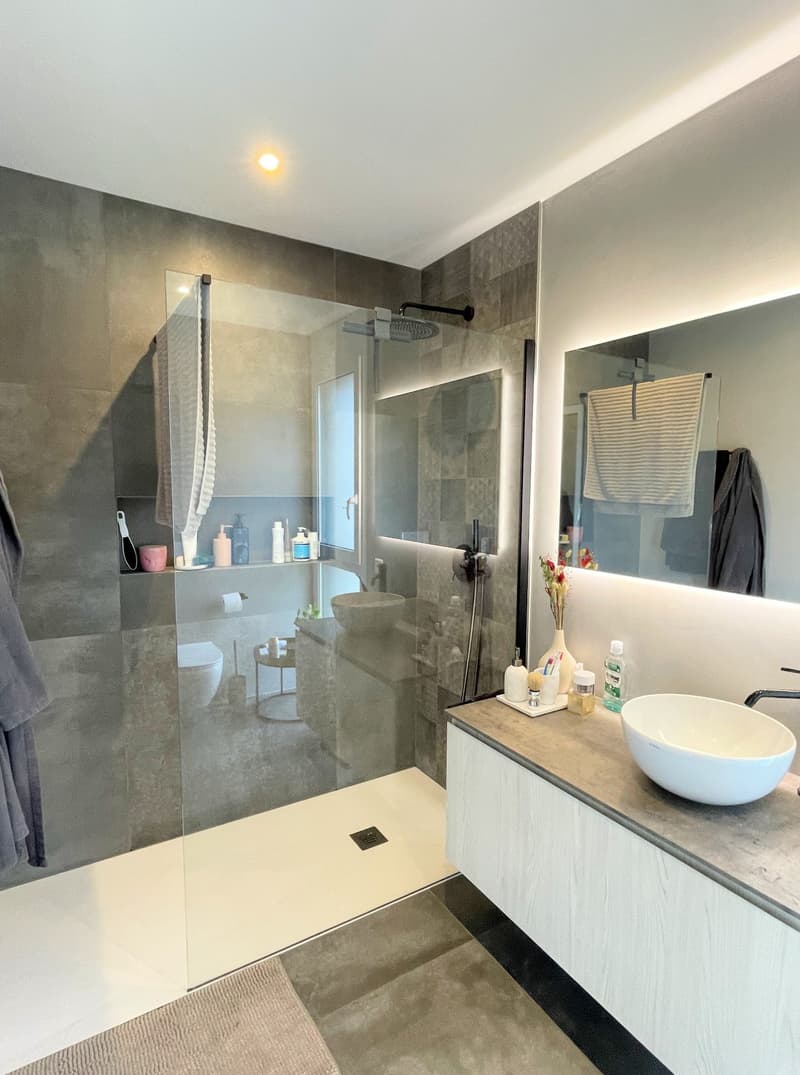 Appartamento con grande terrazza coperta in zona comoda e tranquilla (17)