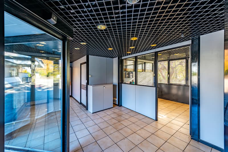 AMPIO SPAZIO COMMERCIALE A TAVERNE (9)
