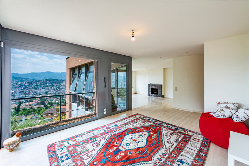 Casa moderna con bella vista lago (13)
