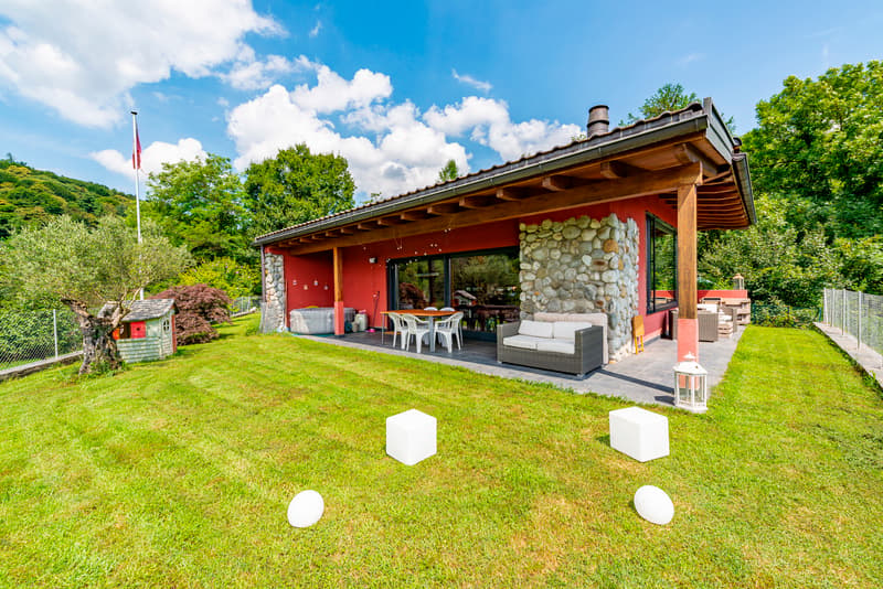 Elegante casa immersa nel verde con appartamento indipendente (12)
