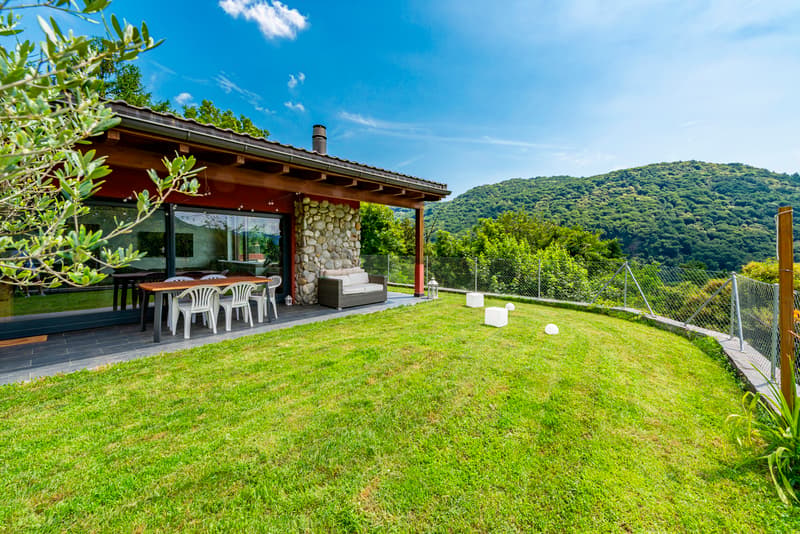 Elegante casa immersa nel verde con appartamento indipendente (13)