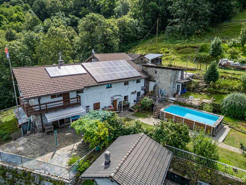 Casa ticinese con 20'000 m di terreno, piscina e rustico (5)
