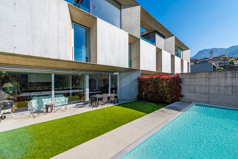 Villa moderna con piscina e vista panoramica (1)