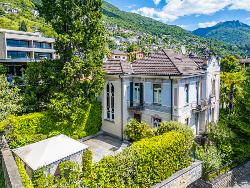 Villa d'epoca con vista lago (7)