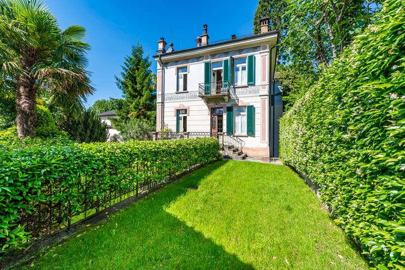 Villa d'epoca con vista lago (5)