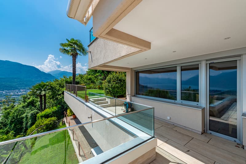 Appartamento 4,5 locali con ampia terrazza, giardino e vista lago (13)