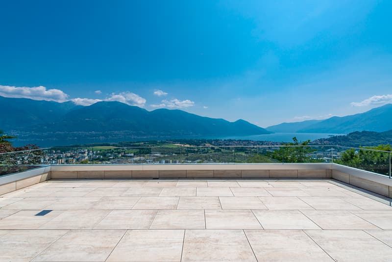 Appartamento 4,5 locali con ampia terrazza, giardino e vista lago (12)