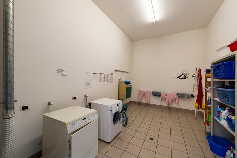 Ufficio luminoso nel nucleo di Mendrisio (12)