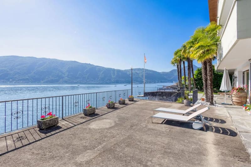 Villa sul lago con darsena privata (6)