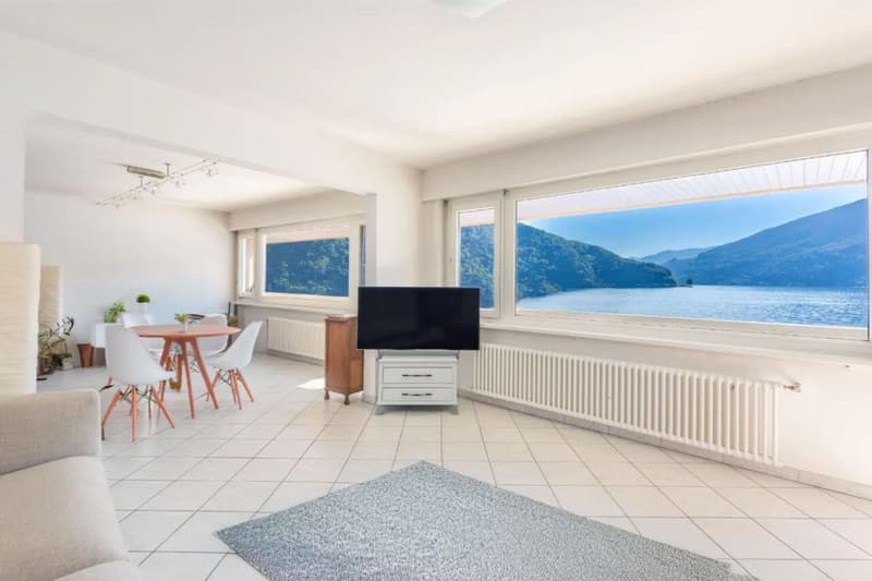 Villa sul lago con darsena privata (10)