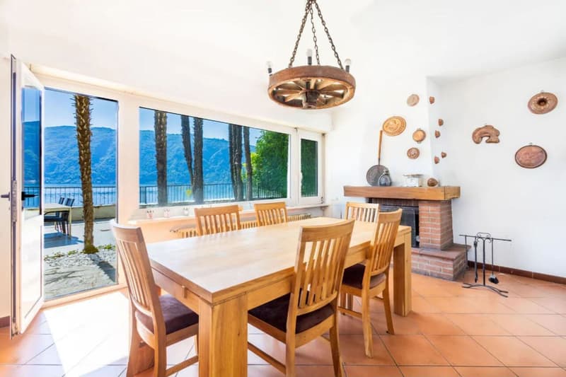 Villa sul lago con darsena privata (13)