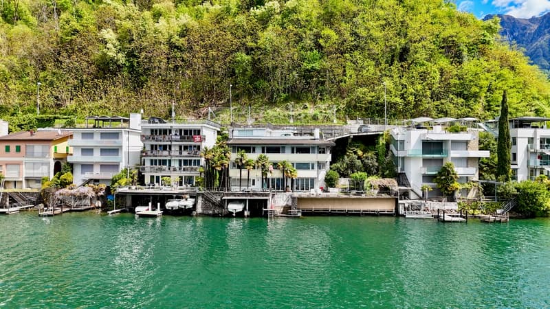 Villa sul lago con darsena privata (3)