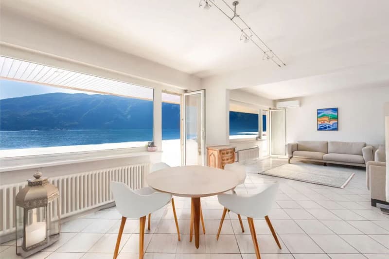 Villa sul lago con darsena privata (11)