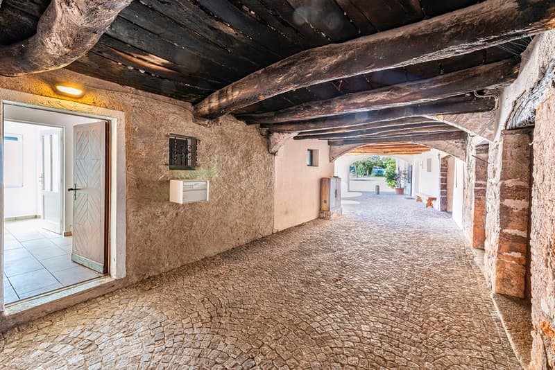 Affascinante casa ticinese fronte lago (6)