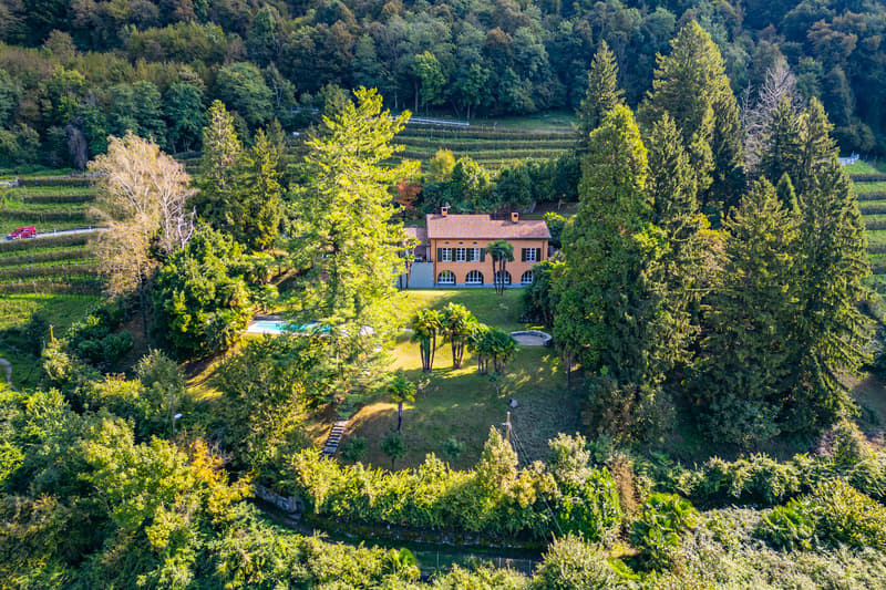 Esclusiva villa con vista lago e parco privato di oltre 6.000 mq (2)