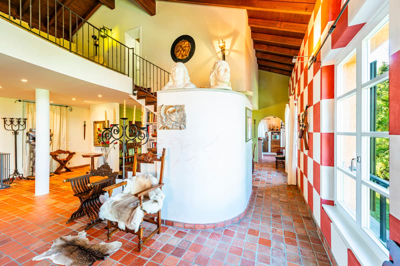 Esclusiva villa con vista lago e parco privato di oltre 6.000 mq (9)