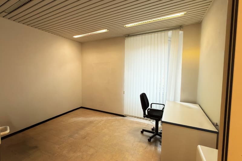 PRESTIGIOSO STUDIO MEDICO CENTRO STORICO BELLINZONA (8)