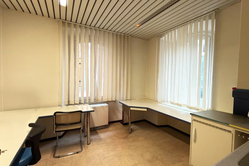 PRESTIGIOSO STUDIO MEDICO CENTRO STORICO BELLINZONA (6)
