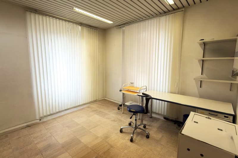 PRESTIGIOSO STUDIO MEDICO CENTRO STORICO BELLINZONA (7)