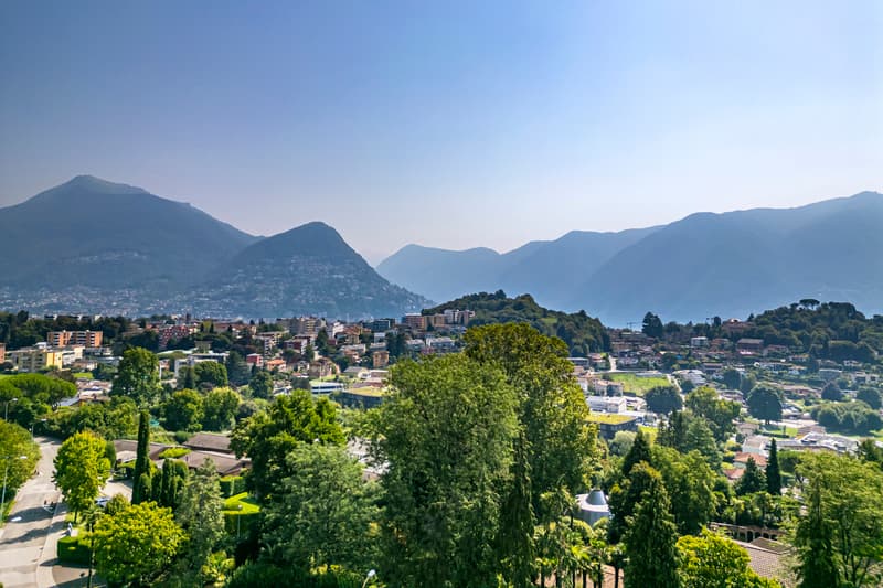 Elegante villa con giardino in posizione strategica (3)