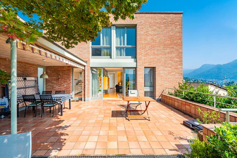 Elegante villa con giardino in posizione strategica (13)