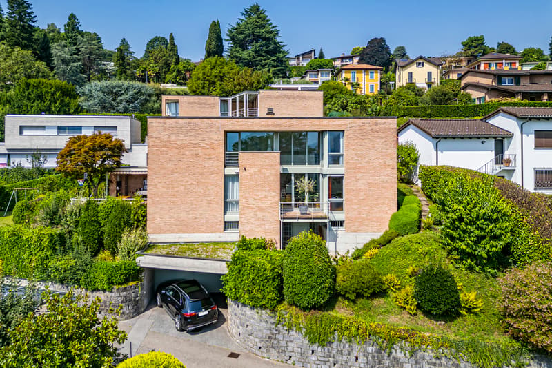 Elegante villa con giardino in posizione strategica (12)