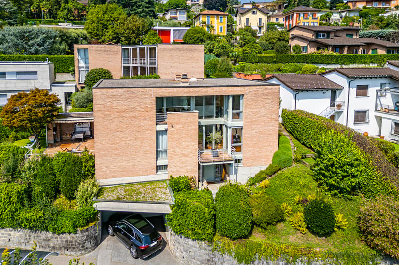 Elegante villa con giardino in posizione strategica (11)