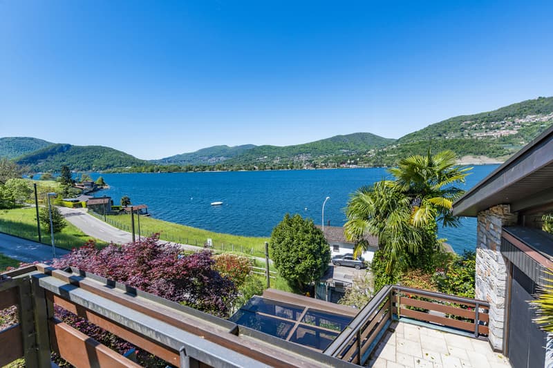Incantevole villa con affaccio panoramico sul lago (2)