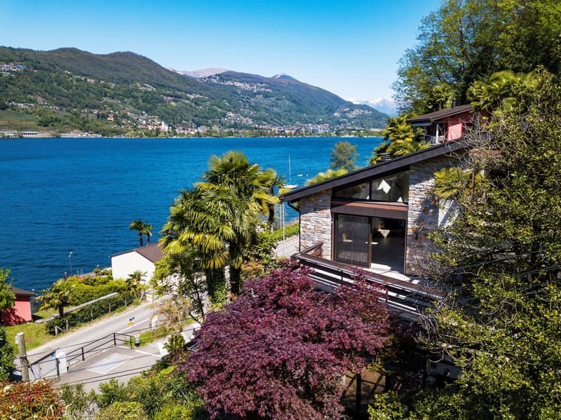 Incantevole villa con affaccio panoramico sul lago (1)