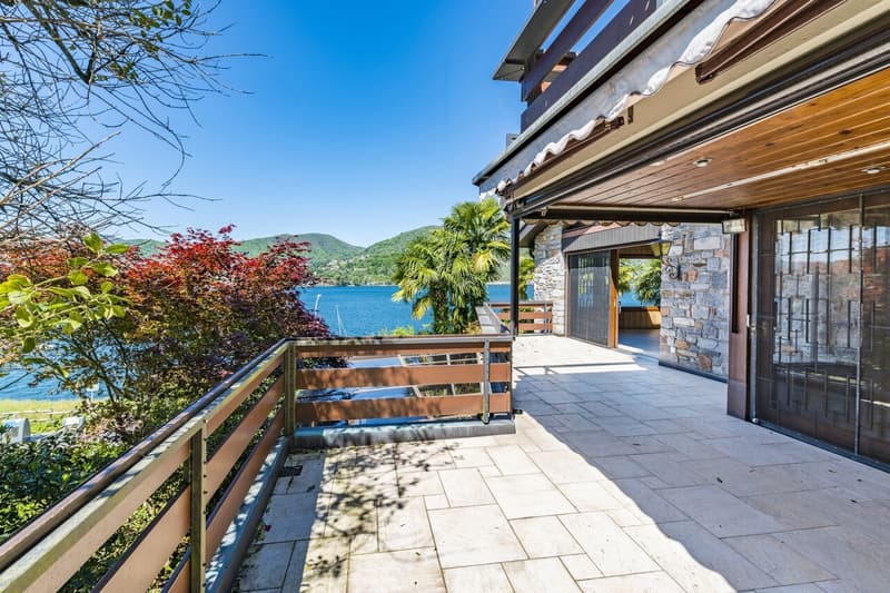 Incantevole villa con affaccio panoramico sul lago (11)