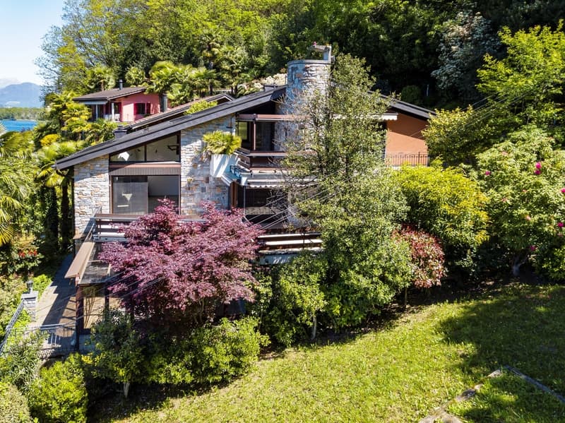 Incantevole villa con affaccio panoramico sul lago (4)