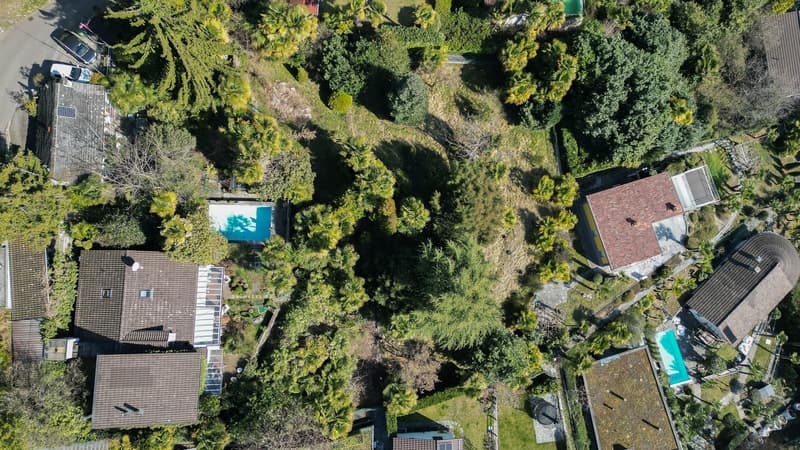 Terreno in zona tranquilla con vista lago (3)