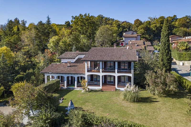 Villa in stile mediterraneo con potenziale edificatorio (2)