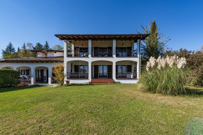 Villa in stile mediterraneo con potenziale edificatorio (6)
