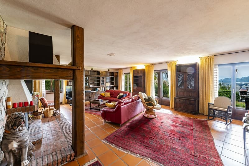 Villa in stile mediterraneo con potenziale edificatorio (8)
