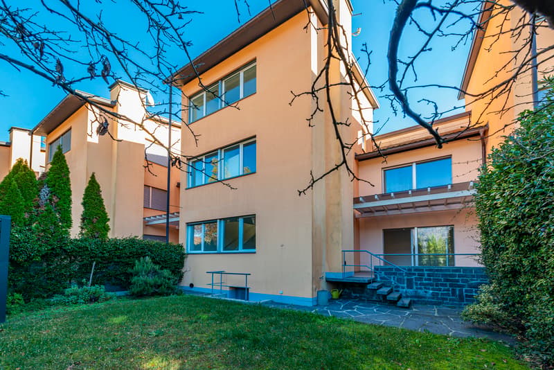 Casa unifamiliare in posizione strategica (1)